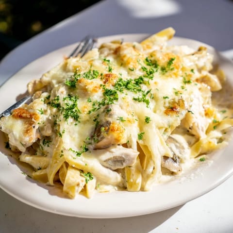 Chicken Fettuccine Alfredo Bake