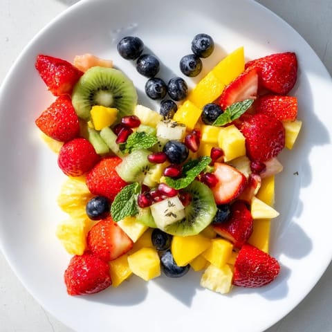 Vibrant "Papillon de Fruits d'Été Vifs" butterfly arrangement, showcasing colorful summer fruits ready to eat.